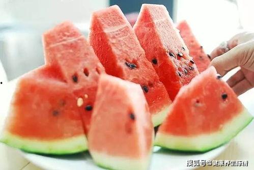 吃瓜根想吐,吐与不吐的哲学探讨