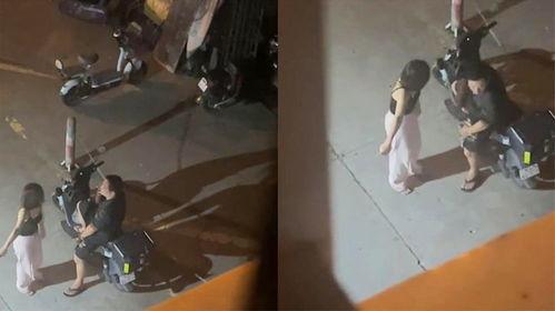 楼下情侣吵架吃瓜,情侣争吵引邻里围观，吃瓜群众热议不断