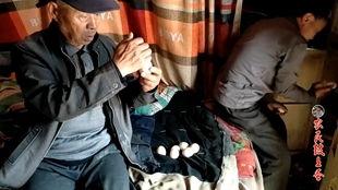 二哥喝酒吃瓜,尽享人生美好时光