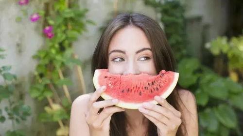 吃瓜女孩啥意思